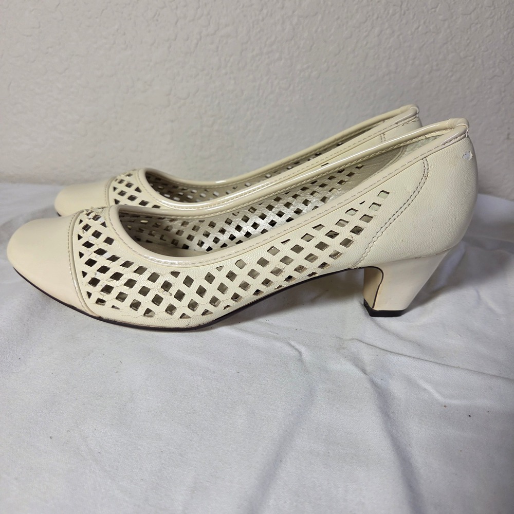 Gabriella Lydia Cream Lattice Laser Cut Kitten Heel Pumps Womens 8M Off White